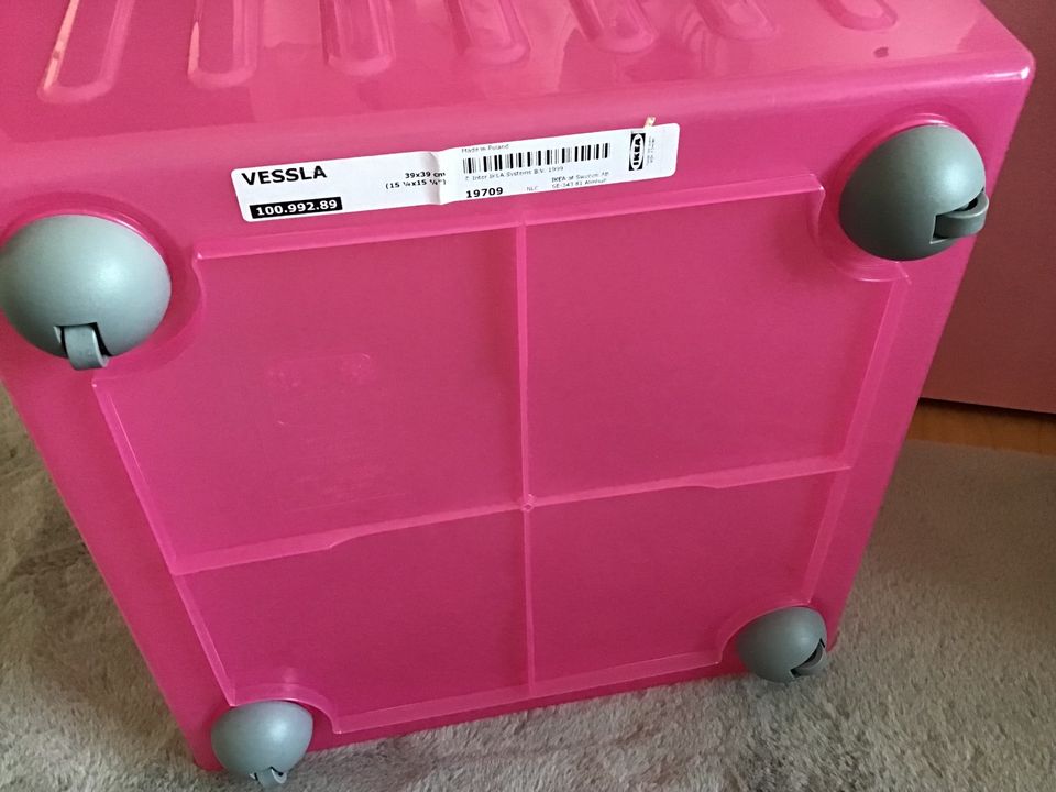 IKEA Vessla Box Kiste Kastenbox mit Rollen, Rosa, Neu in Putzbrunn