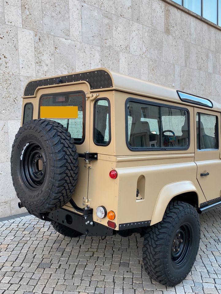 Defender Land Rover NEUAUFBAU Station Wagen S TD5 110 Libyan Sand in Wipperdorf