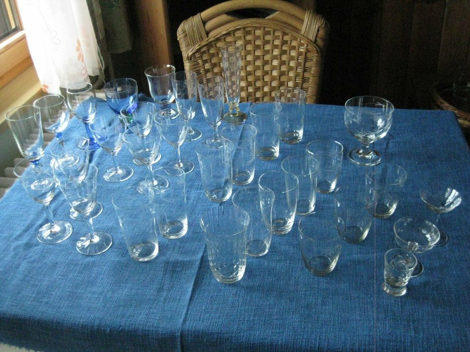 Verschiedene schöne und gut erhaltene Gläser, je Glas 2,50€ in Allensbach