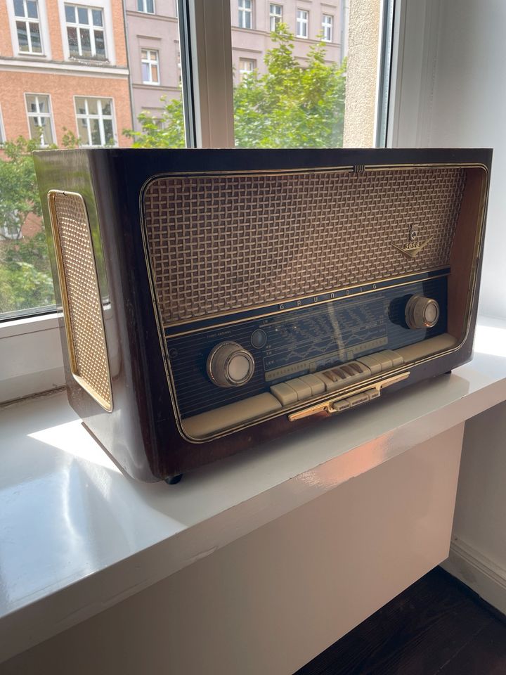 Antikes Grundig Radio in Berlin