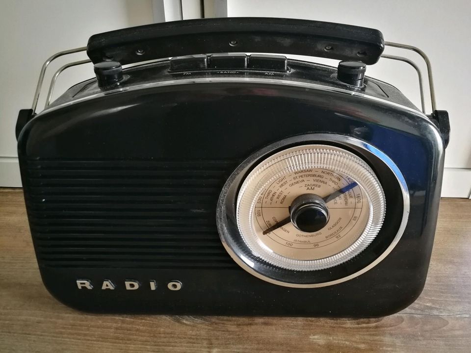 Radio, Nostalgie- bzw. Retro-Ausführung in Hachenburg