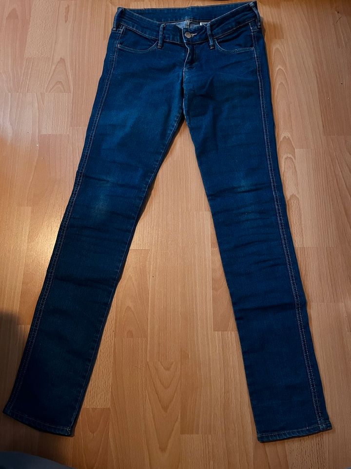 H&M Low Waist Jeans, Gr S, Blau in Düsseldorf