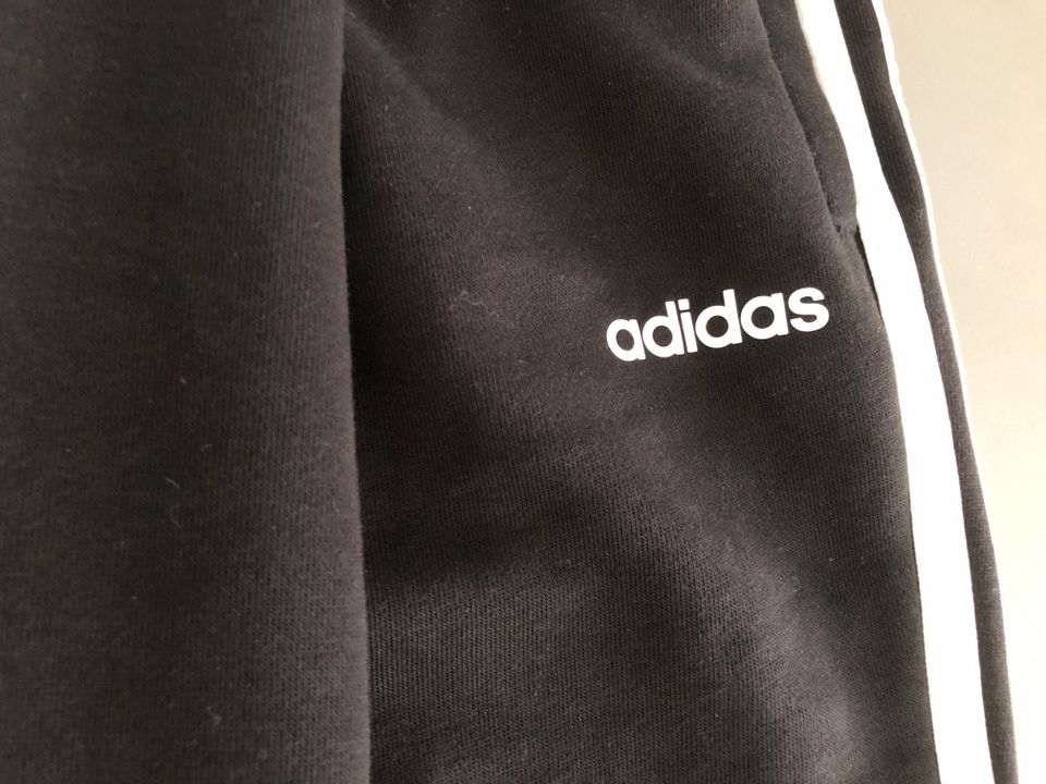 Adidas Trainingshose Damen schwarz in Stuttgart