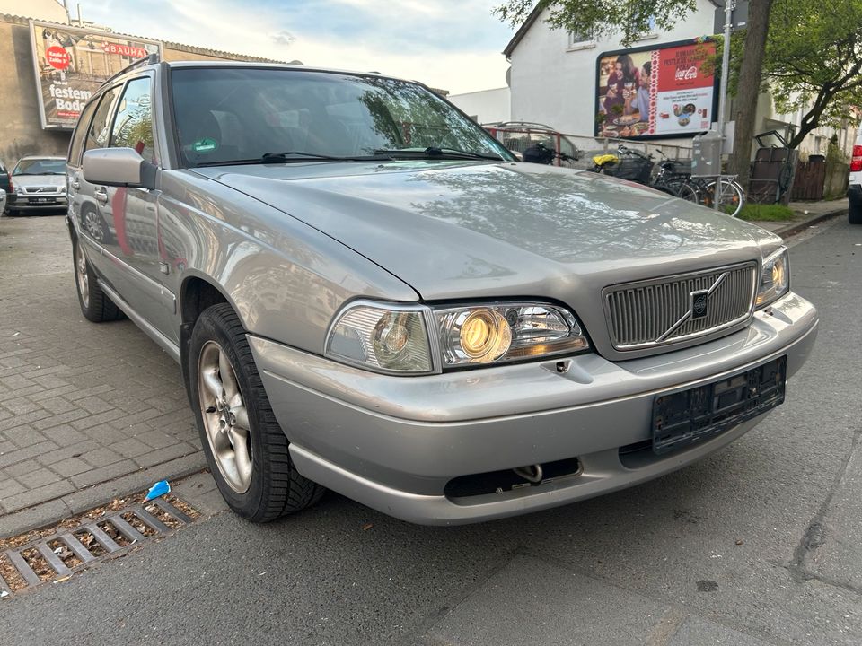 Volvo V70 2.5 142kW AWD Allradantrieb in Hannover