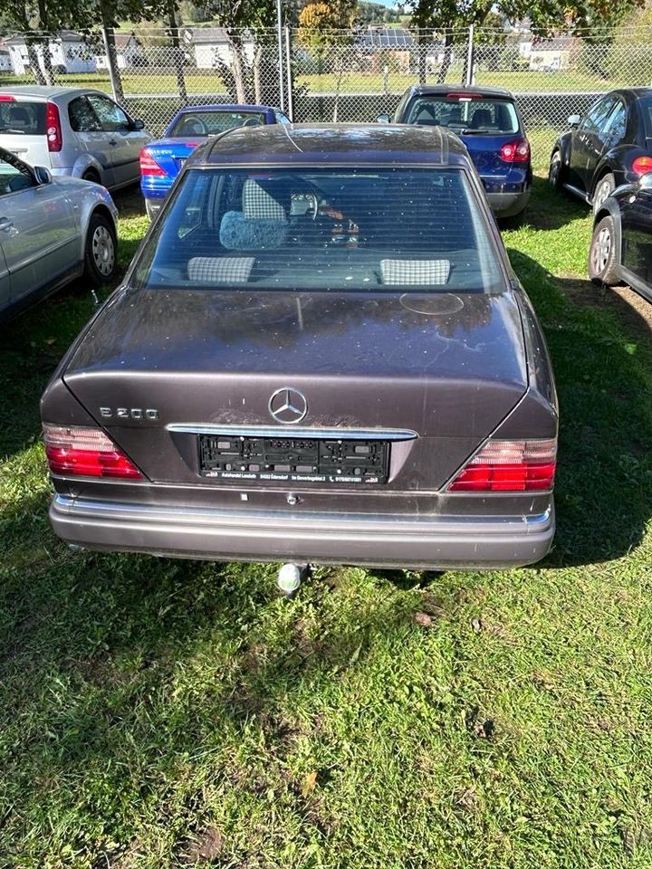 Verkaufe einen Mercedes W124 E200 2.0, ohne TÜV in Üdersdorf