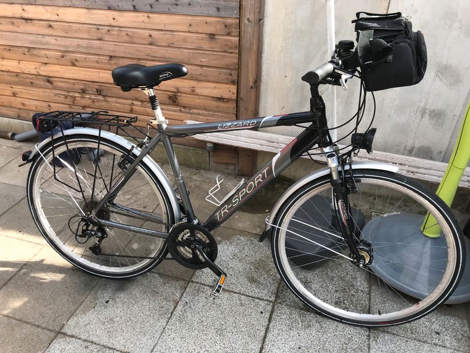 Hier unsere Herren Fahrrad 28 Zoll inklusive Einkaufstasche in Frankfurt am Main
