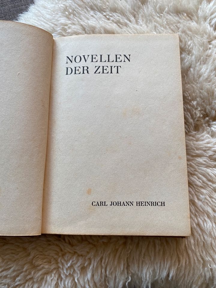 Altes Buch ‚Novellen der Zeit‘ in Winseldorf