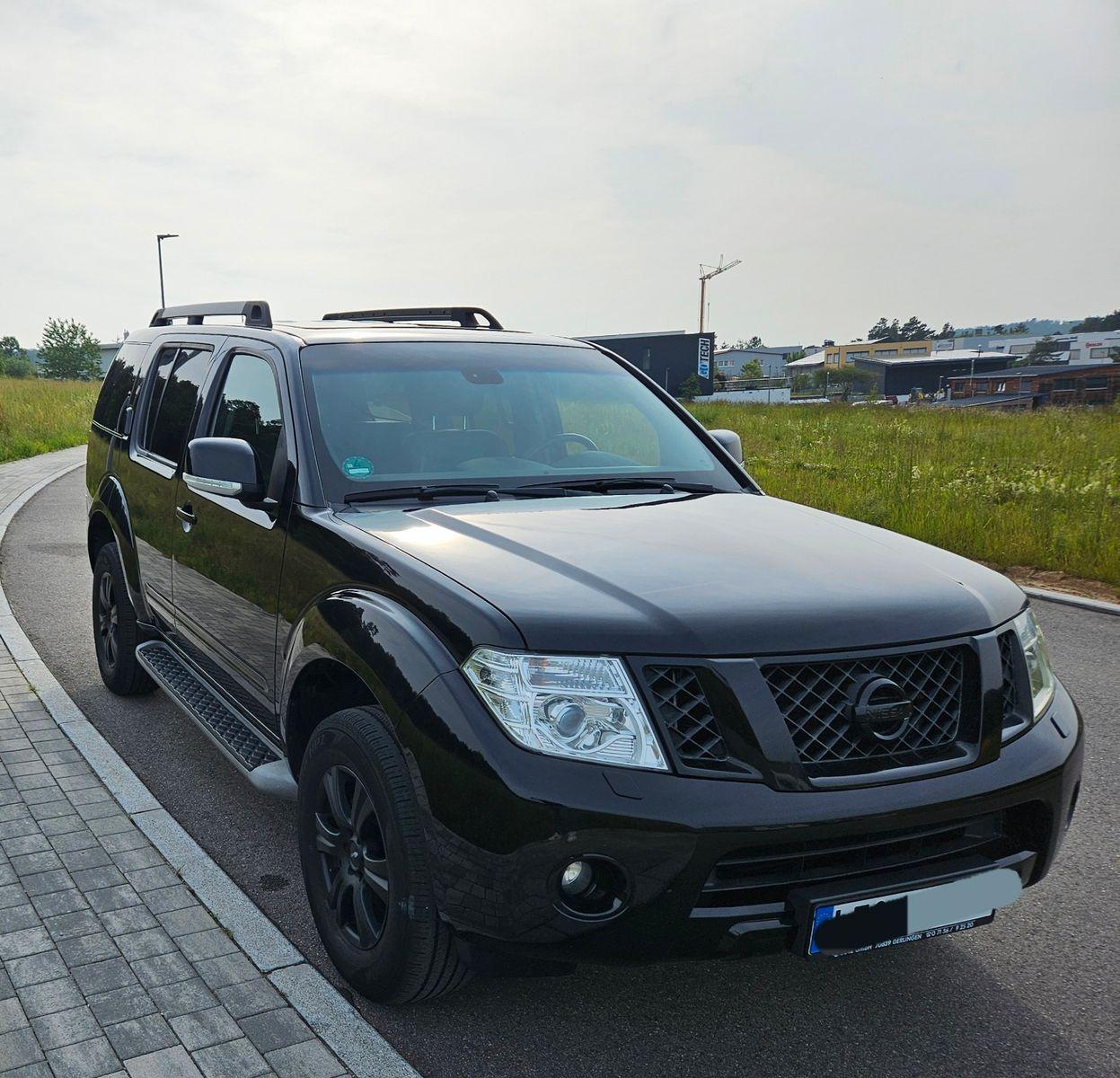 Abbildung des Autos Nissan Pathfinder 2.5 dC…