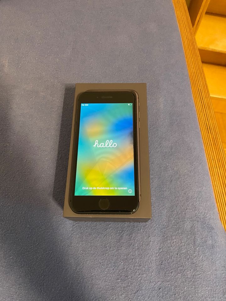 iPhone 8 64GB in Wathlingen