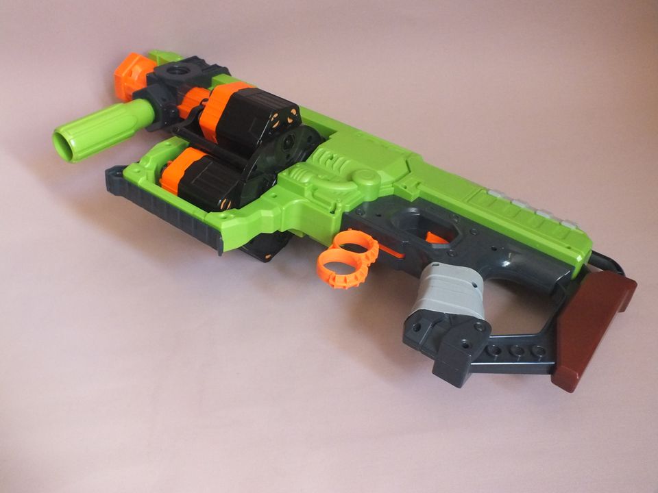 Nerf Zombie Strike Doominator in Freiberg