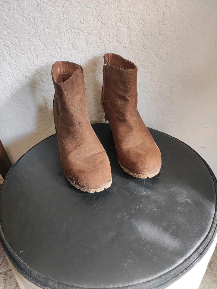 Stiefeletten Schuhe Damen Gr. 40 weiches Leder wie Wildleder in Winterlingen