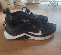 Nike Legend Sneaker Damen 40 Niedersachsen - Westoverledingen Vorschau