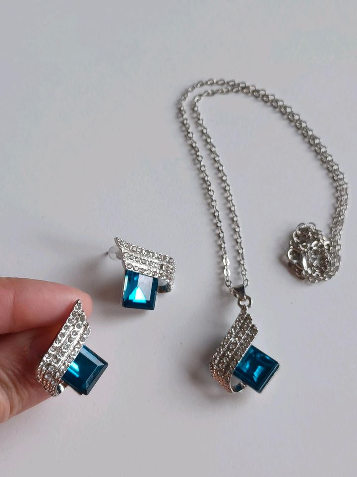 Schmuck Set blaue Kristall-Kette und Ohrringe in Stuttgart