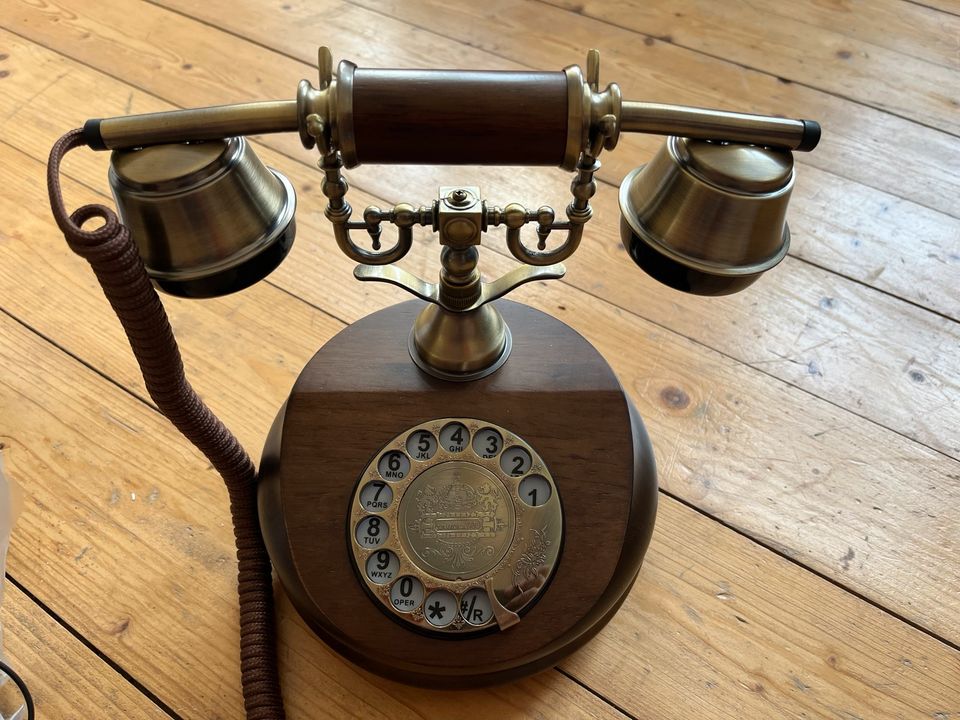 Festnetztelefon in Retrolook in Halle