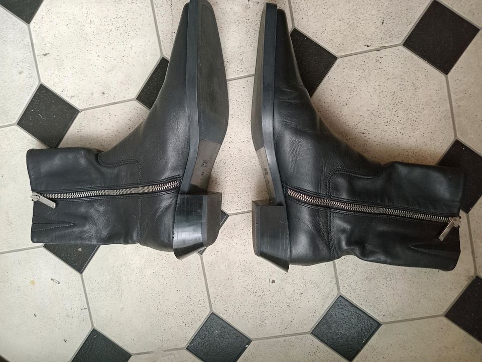 Damenstiefel neuwertig  Mark Zara original große 39 in Düsseldorf