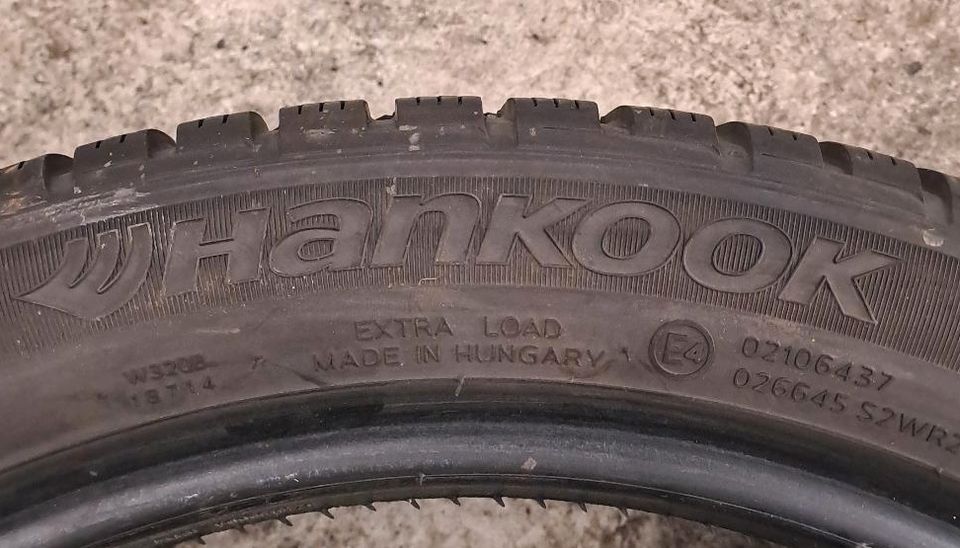 2021 - 2x 225/45 R18 95H Hankook Winterreifen in Böblingen