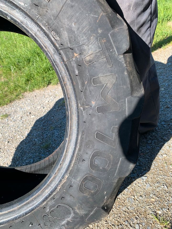 Verkaufe 2 Stück Pirelli Reifen Profiltiefe ca 1,5 cm TM700 in Neuhaus am Inn