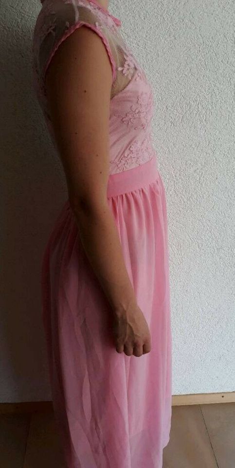 Pink-farbenes langes Abendkleid mit Spitze in Dossenheim