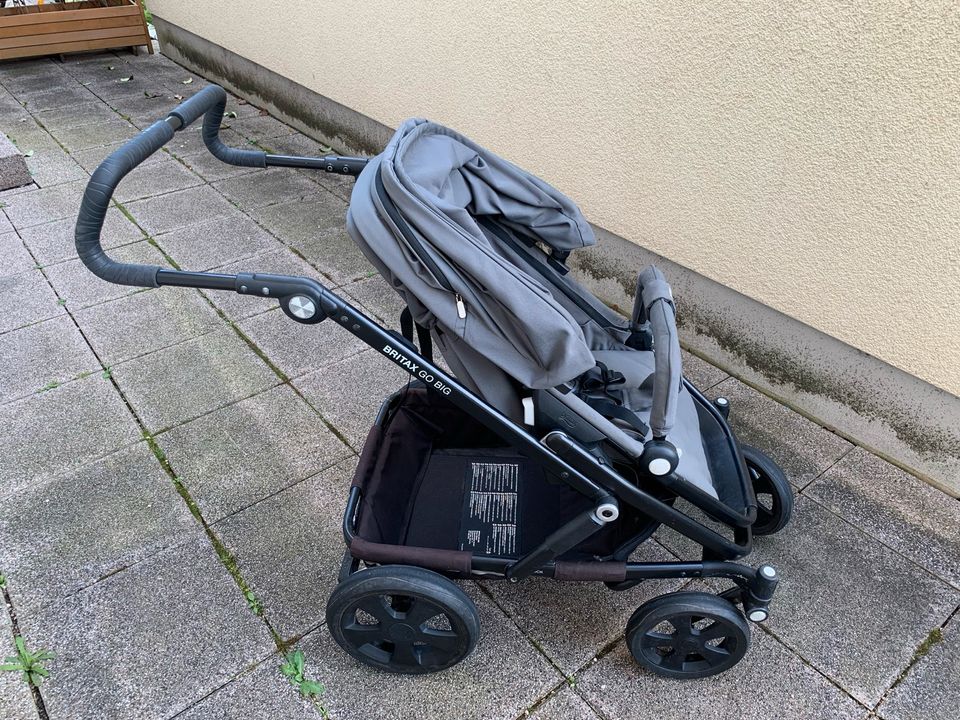 Römer/Britax GO BIG Kinderwagen in grau mit Zubehör in Dossenheim