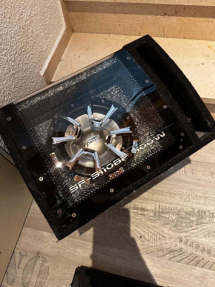 Verstärker von JBL und 4 Subwoofer in Erwitte