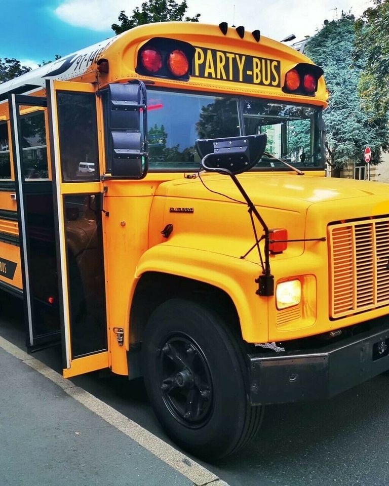 Schoolbus American Party-Bus für 25 Fahrgäste in Erkelenz