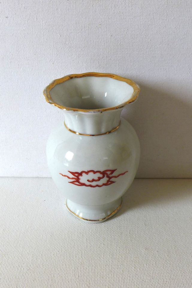 Alt F Sch. Meißner handgemalt Vase Roter Drache Porzellan weiß in Adorf-Vogtland
