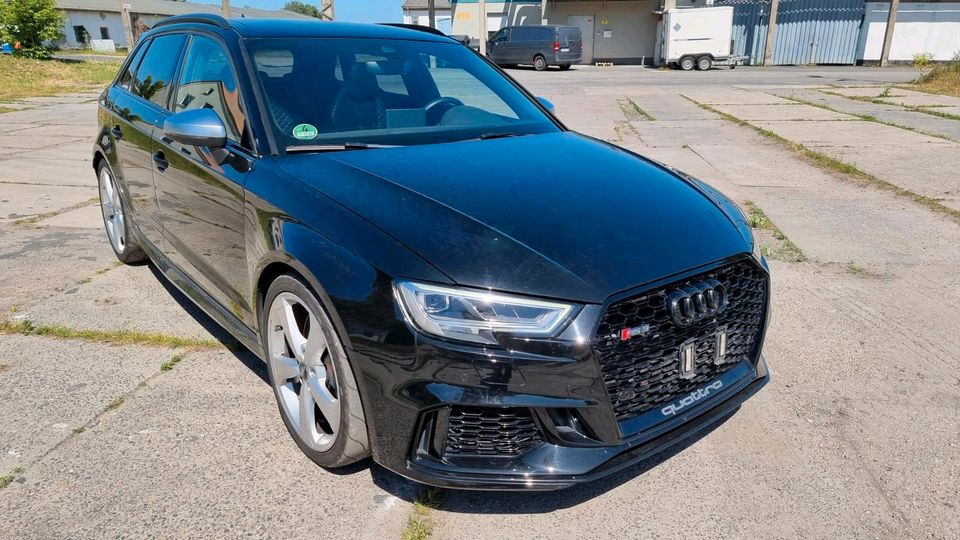 Audi RS3 8V Sportback Bj.2018 Matrix,Dach,Kessy,Vitual,Recaro,B&O in Panketal