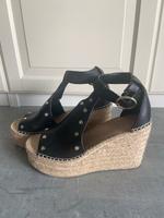 Keilsandalen schwarz Gr. 41 GUESS wie NEU Hessen - Oberursel (Taunus) Vorschau