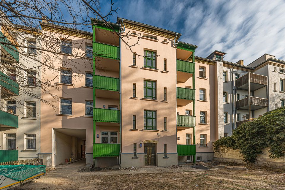 Moderner Komfort in renoviertem Altbau: Große 3-Zimmer-Wohnung mit Balkon in Leipzig