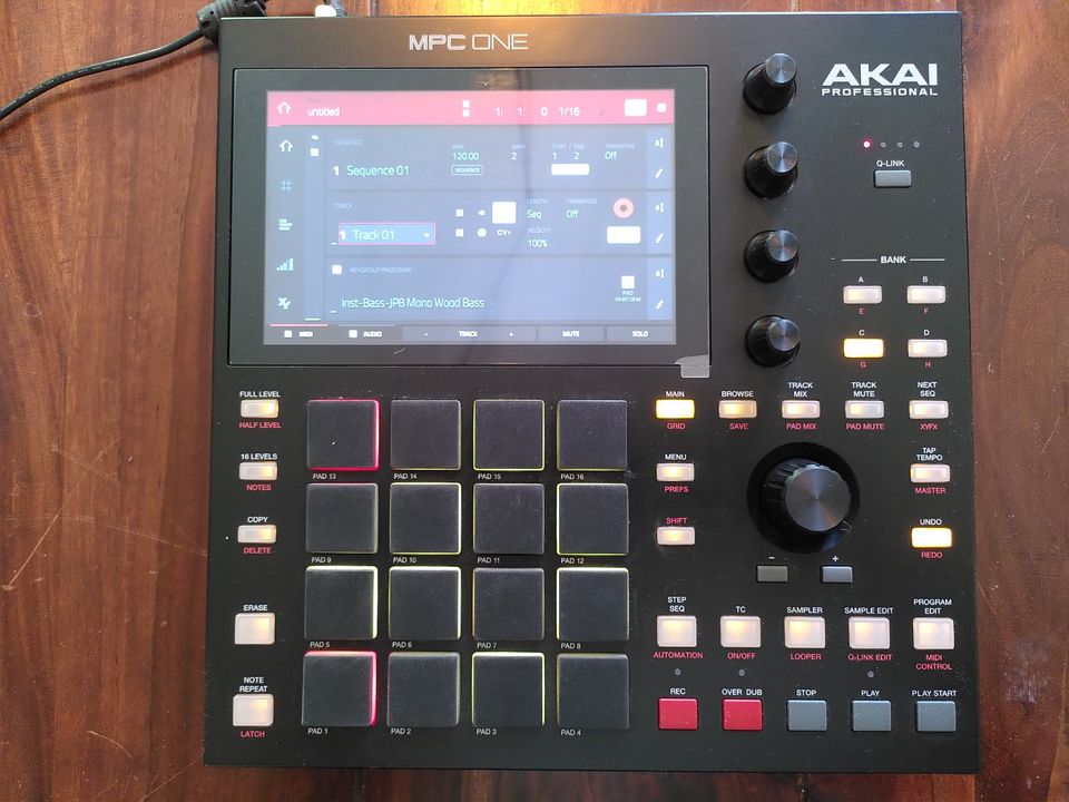 AKAI MPC One inkl. Samples, Extensions und Plug-Ins in Berlin