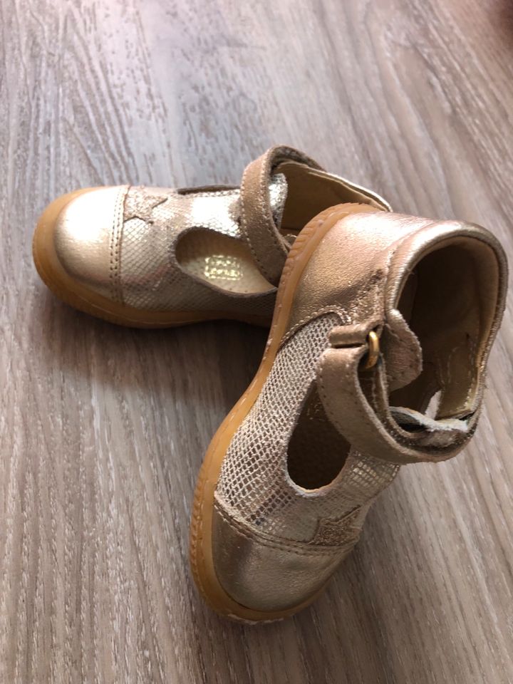 Kmins Leder Sandalen Spangenschuhe Ballerina neuwertig in Kaltenkirchen