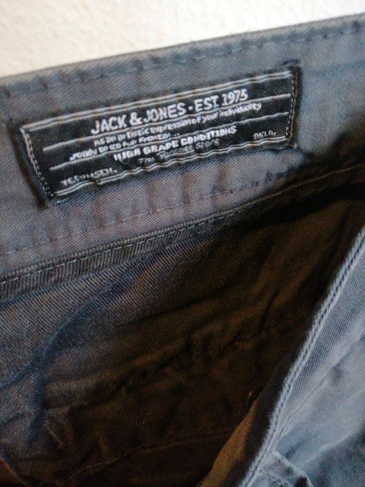 Hose ca. 32/34 grün /grau von Jack & Jones in Bielefeld