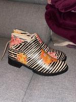 Dogo Shoes Gr. 39  Siefeletten schwarz rosa orange Blumen Neu Niedersachsen - Winsen (Luhe) Vorschau