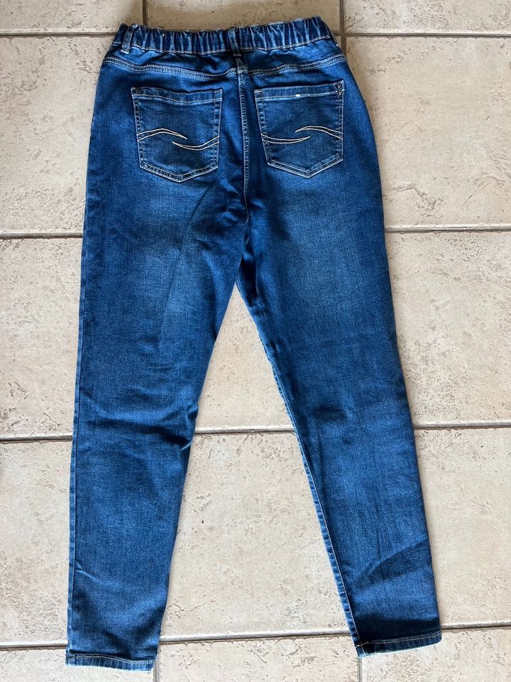 S. Oliver Ankle-Jeans Mom Gr. 164, Jogger, Jeans neuwertig in Horst (Holstein)