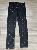 Schwarze Leggings mit Herzen von H&M Basic, Gr. 134 Brandenburg - Panketal Vorschau