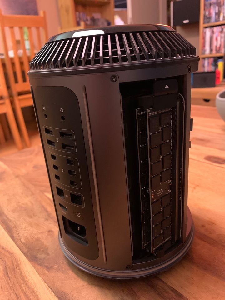 Apple Mac Pro 6.1 12-Core Intel Xeon E5 2,7 Ghz 64 GB RAM in Berlin