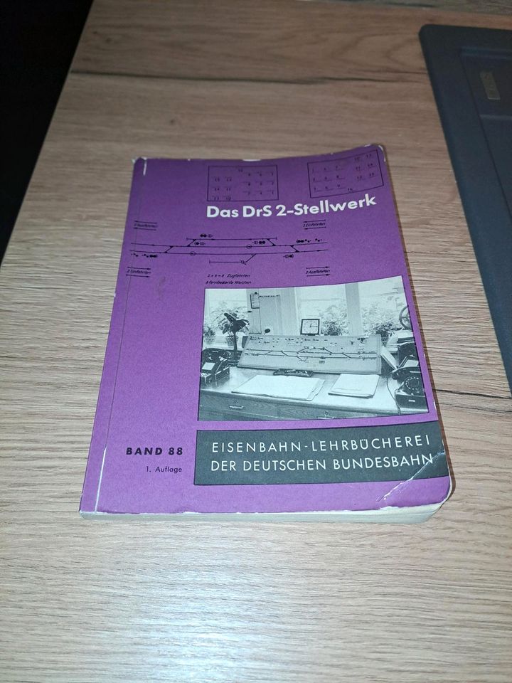 Bundesbahn Fachbuch " Das DrS 2- Stellwerk " von 1967. in Wildeck