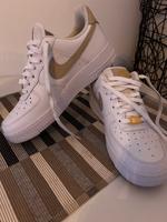 Nike Air Force 1 ’07 Essential, weiß-gold, 40 (8,5), Neu Bonn - Beuel Vorschau