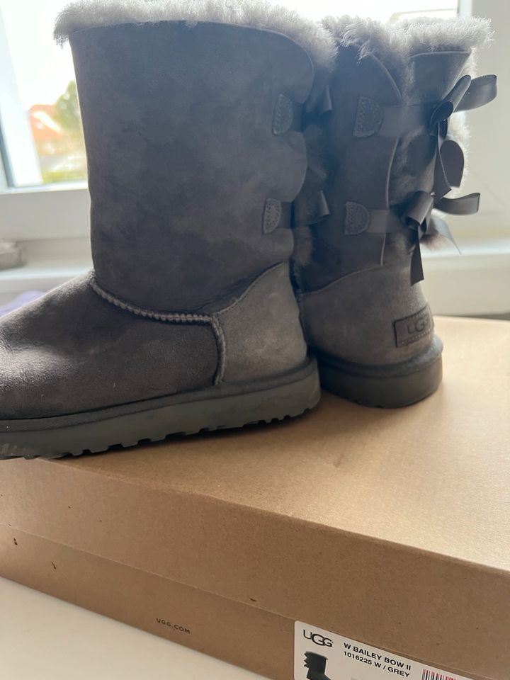 UGG Boots Bailey Bow II / Gr. 40 in Essen