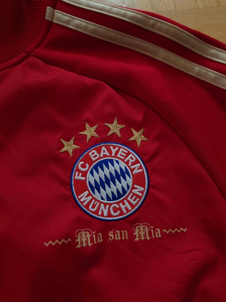 Adidas FC Bayern Anthem Jacke in Ettlingen