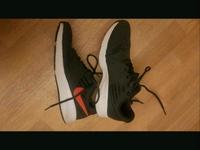 Schöne Nike Sneaker Sportschuhe Turnschuhe Schuhe 39 Kr. Passau - Passau Vorschau