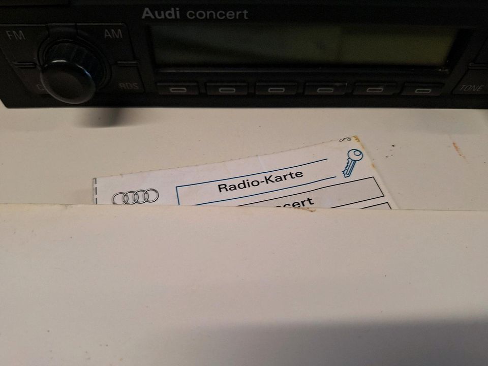 Audi A4 B6 8E Radio Audi Concert CD mit Code, in Bocholt