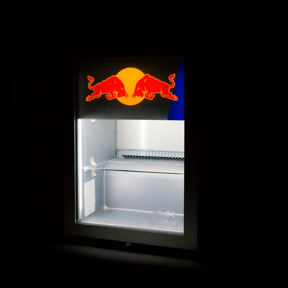 Red Bull Energy Kühlschrank Medium Cooler Bar LED Theke Deko in Pforzheim