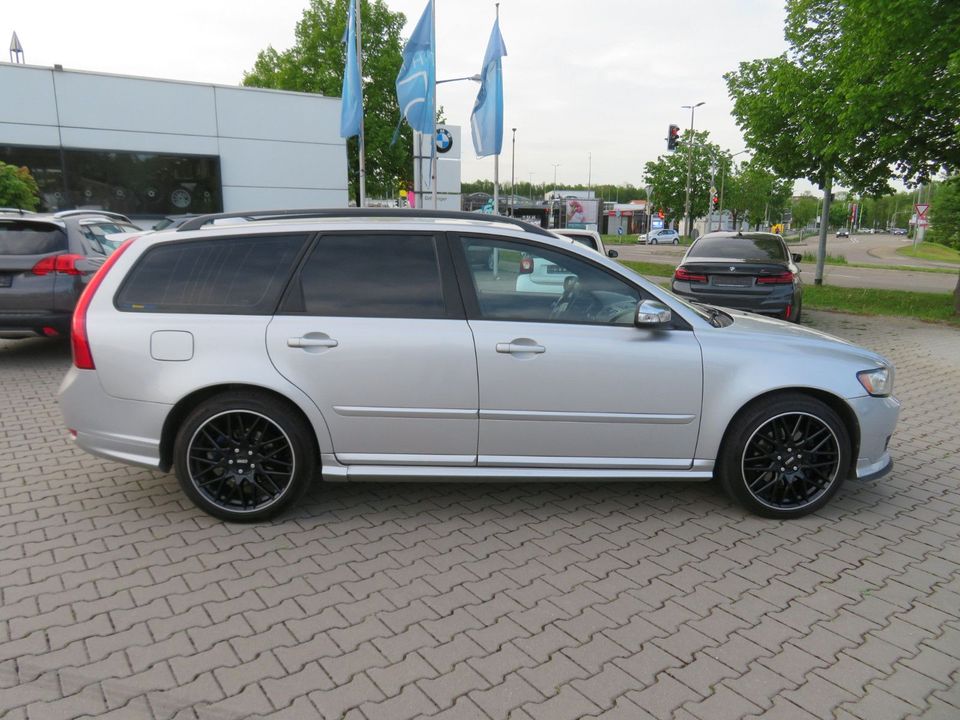 Volvo V50 Kombi 2.4i Momentum R-Design Navi Xenon Lede in Öhringen