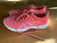 Asics Nitrofuze neuwertig coralle/rosa Größe 39,5, wie 38 Düsseldorf - Grafenberg Vorschau