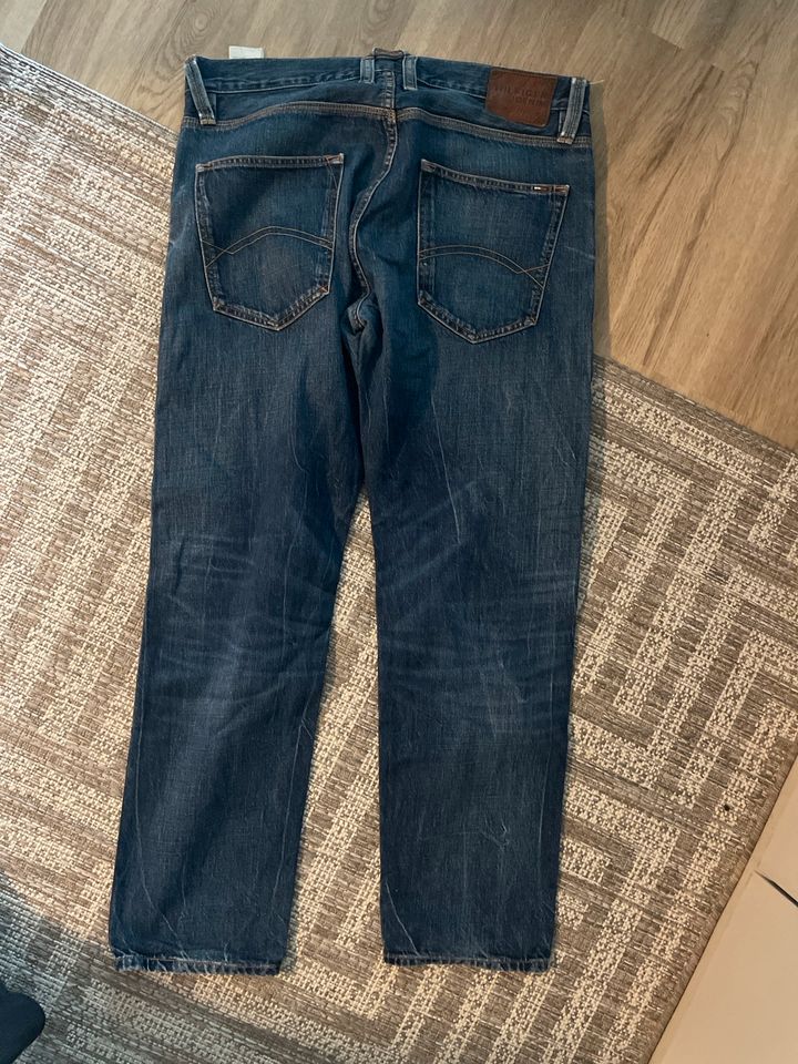 Tommy Hilfiger Ronan Baggy Jeans Straight Leg 33x30 Neuwertig in Augsburg