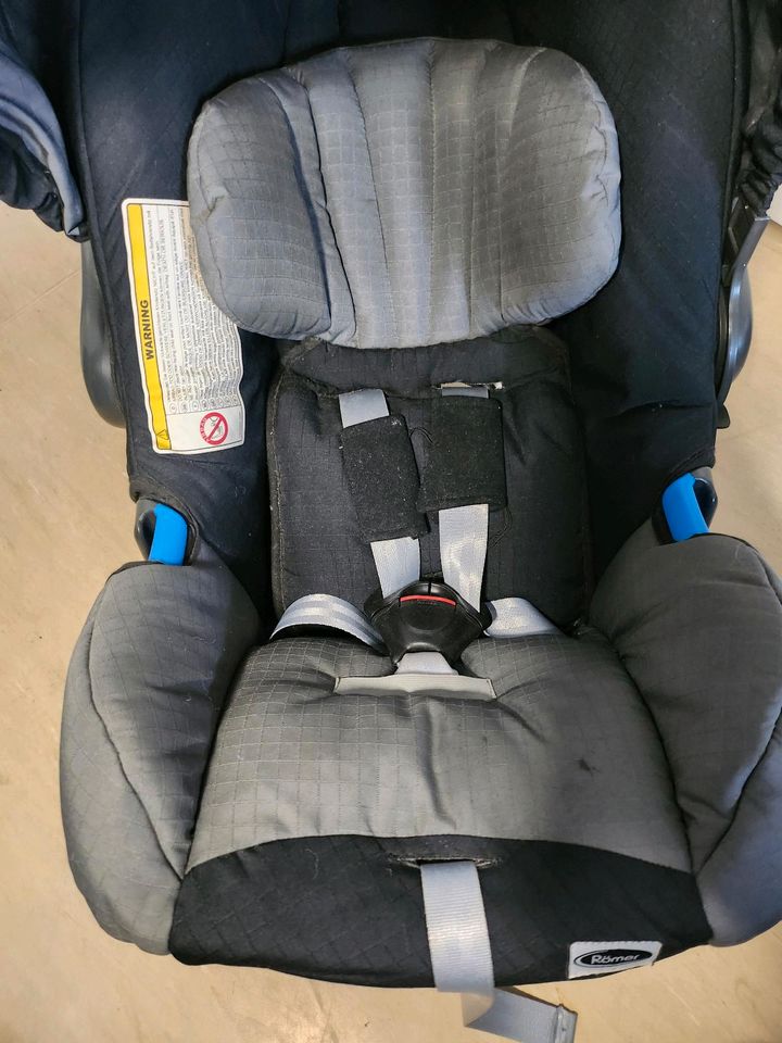Kindersitz für das Auto Römer Babysafe ECE R44/04 in Bielefeld