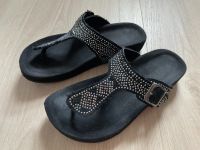 Sandalen Gr. 33 Schwarz Zehenschuhe Flip Flops Glitzer Schnalle Sachsen-Anhalt - Magdeburg Vorschau