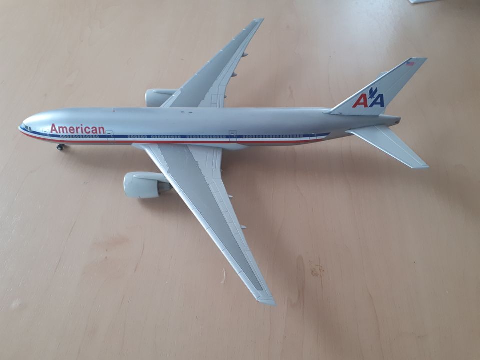 Herpa American Airlines Boeing  B777-223ER 1:200 in Piding