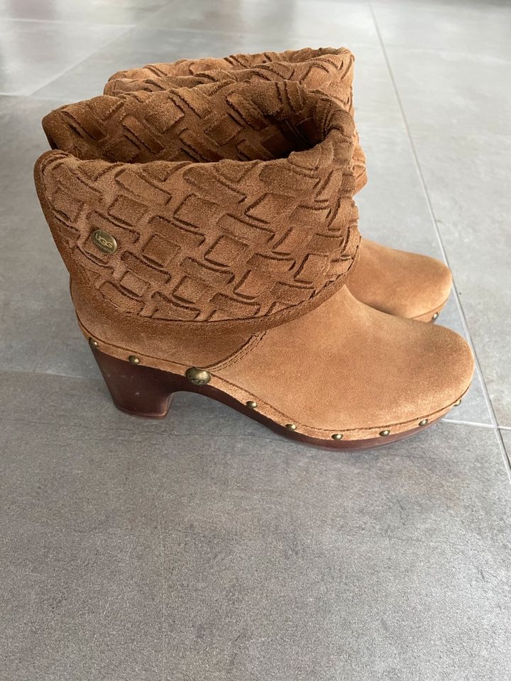 UGG Stiefeletten aus Leder mit Absatz in Bochum